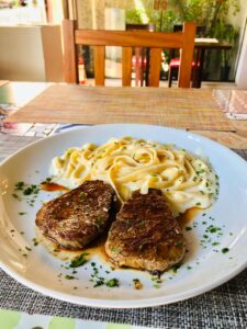 Fettuccine molho branco com Mignon